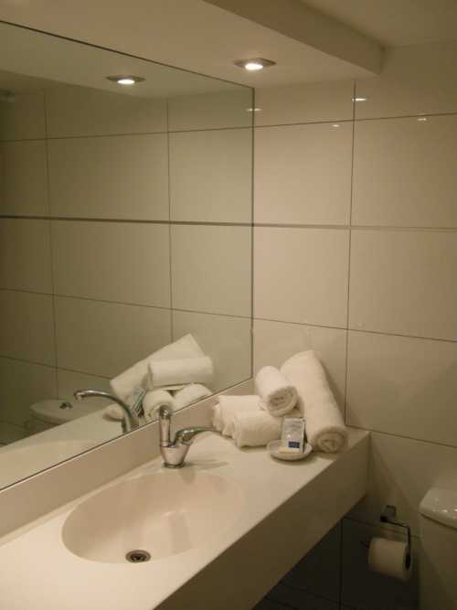 armon_yam_bathroom-500